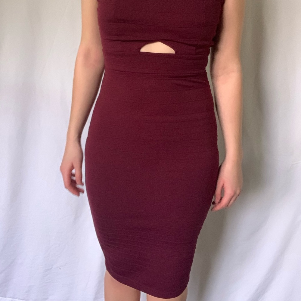 Burgundy Bodycon Sleeveless Dress With Keyhole